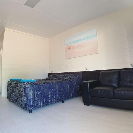 Tropical City Motor Inn Ayr Esterno foto
