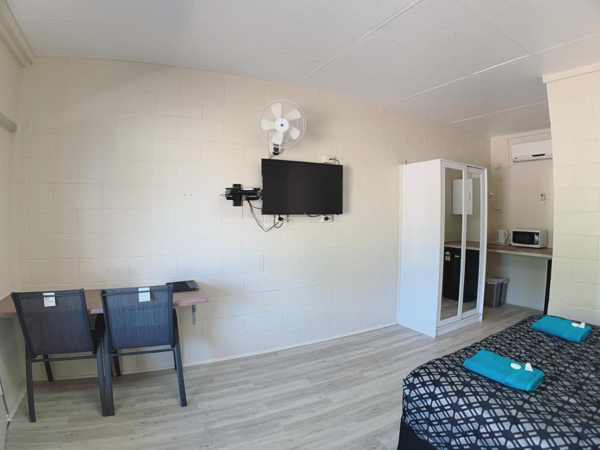 Tropical City Motor Inn Ayr Esterno foto