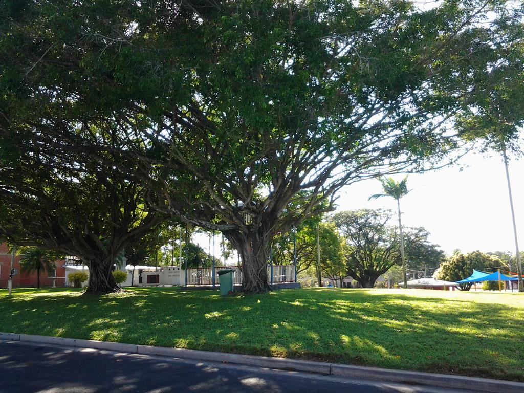 Tropical City Motor Inn Ayr Esterno foto