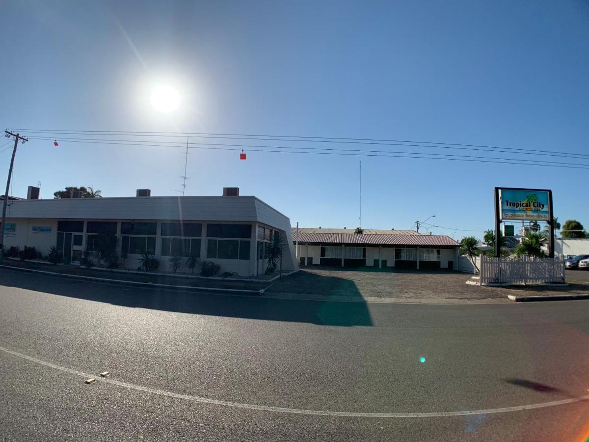 Tropical City Motor Inn Ayr Esterno foto