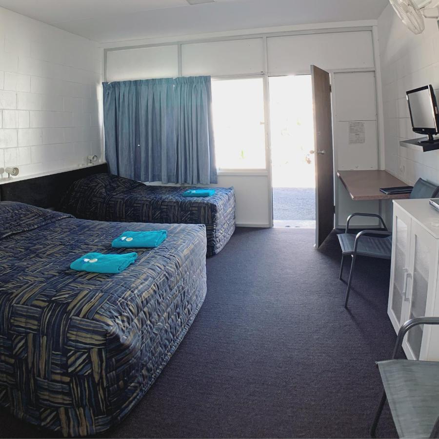 Tropical City Motor Inn Ayr Esterno foto