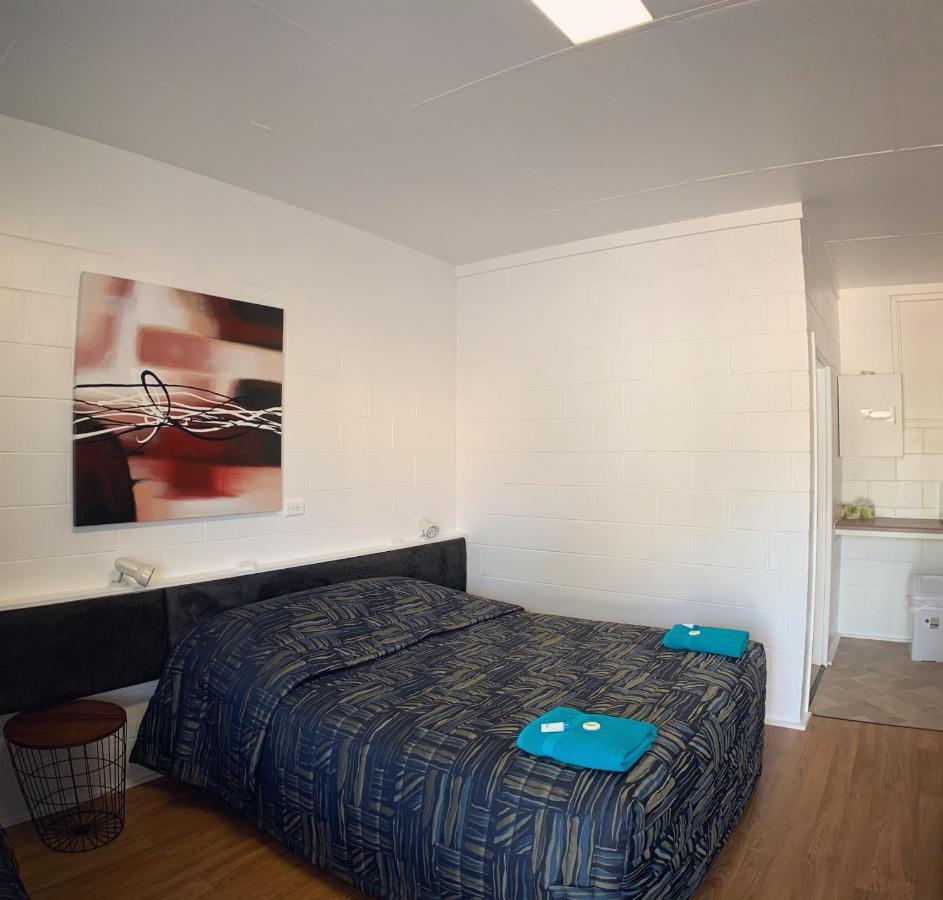 Tropical City Motor Inn Ayr Esterno foto